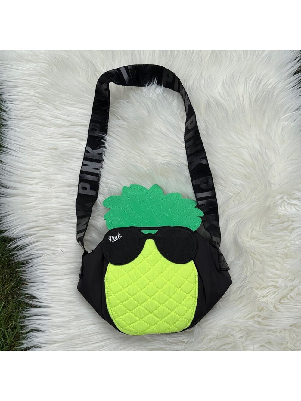 Victoria's Secret Pink Limited Ed Pineapple Black Lunch Beach Cooler Bag.